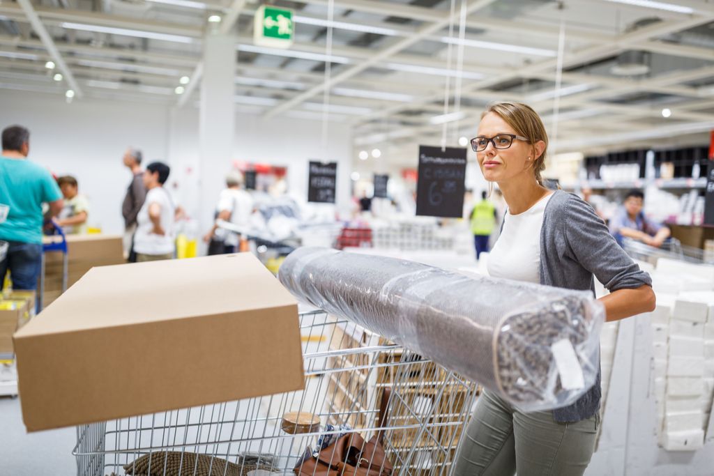 Moteris, apsipirkusi „Ikea“, stebina faktus apie „Ikea“