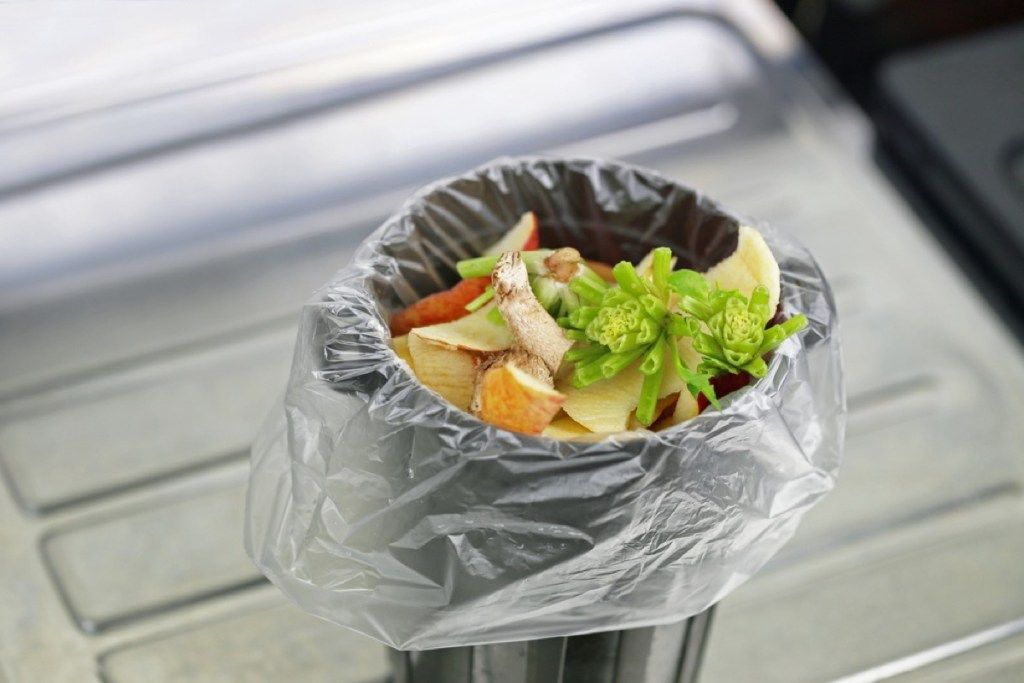 kuchyňský odpadkový koš, druhé použití na čisticí prostředky