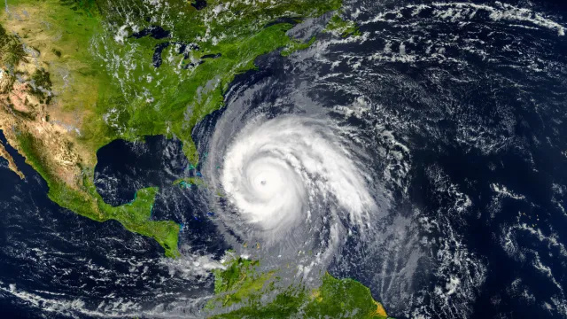 Nauja prognozė numato labai aktyvų uragano sezoną – kaip jis jus paveiks