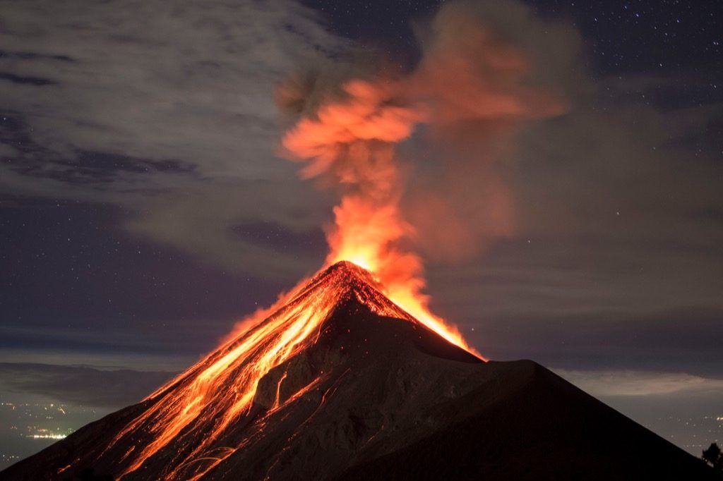 עובדות הר הגעש, כדור הארץ
