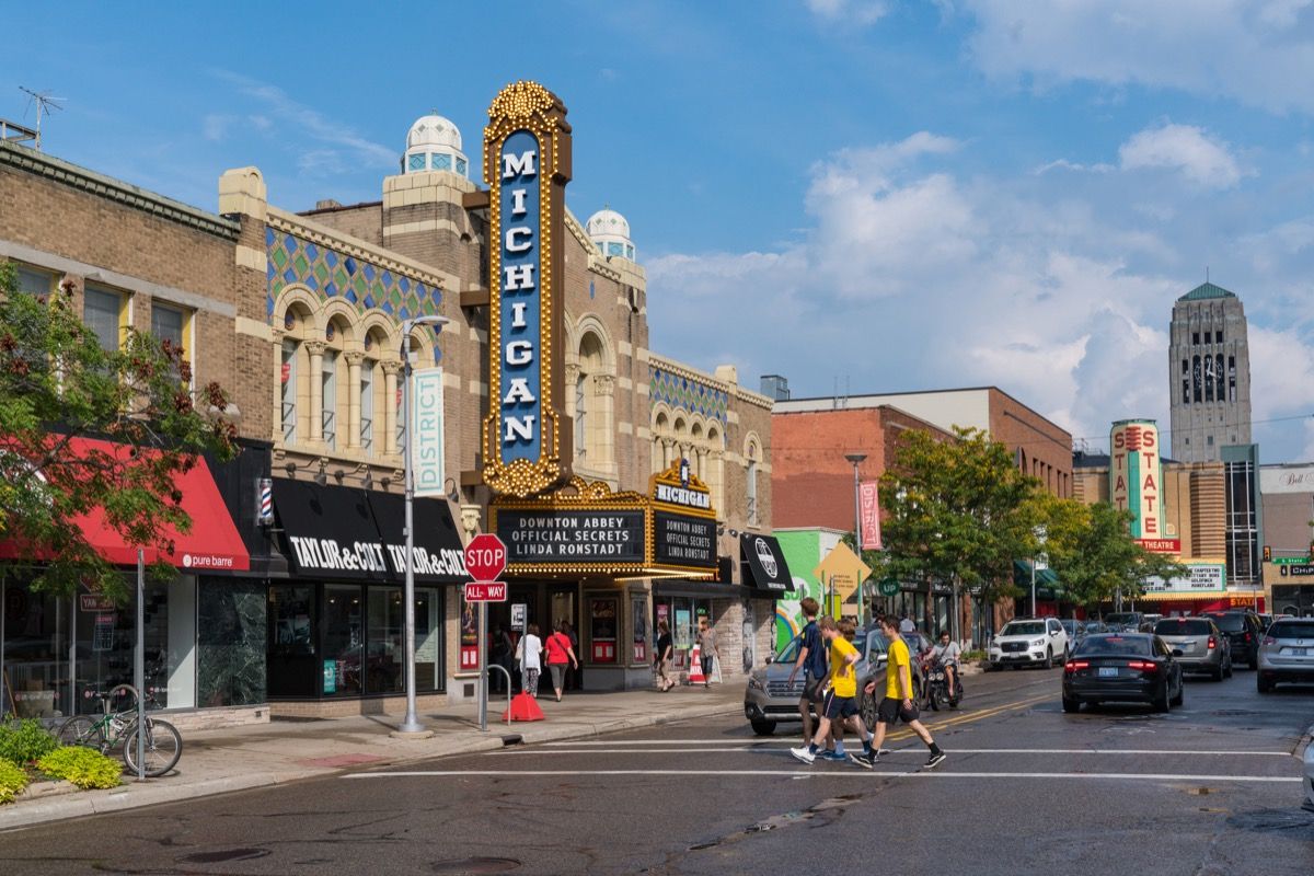 Historiallinen Michigan-teatteri, rakennettu vuonna 1928, sijaitsee East Liberty St -kadulla Ann Arborin keskustassa