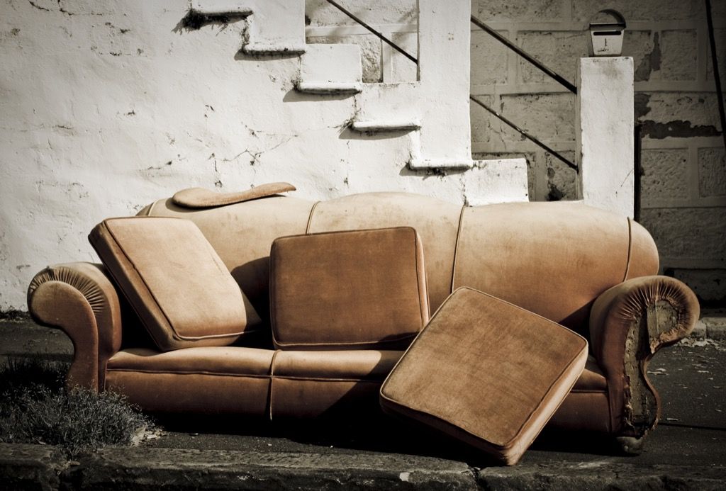 50 ting, ingen mand over 50 år burde eje sofaen