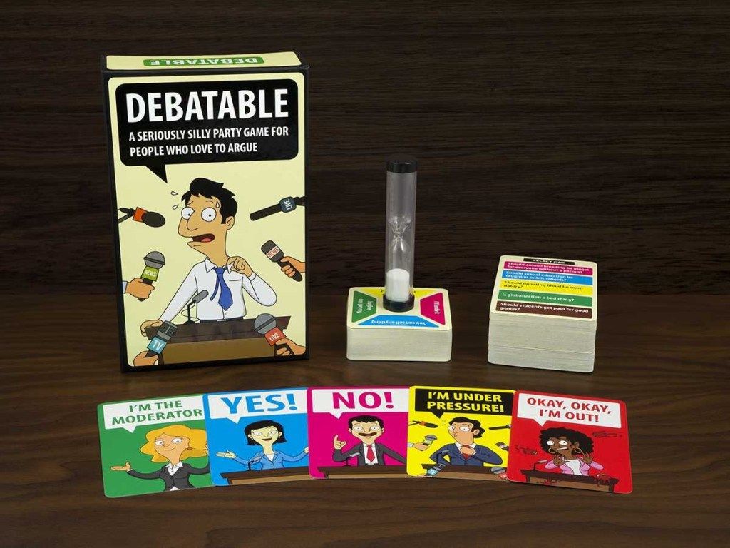 Debatable je zabavna zabavna igra za 3 do 16 odraslih igralcev, a le eden lahko postane debatni kralj ali kraljica.