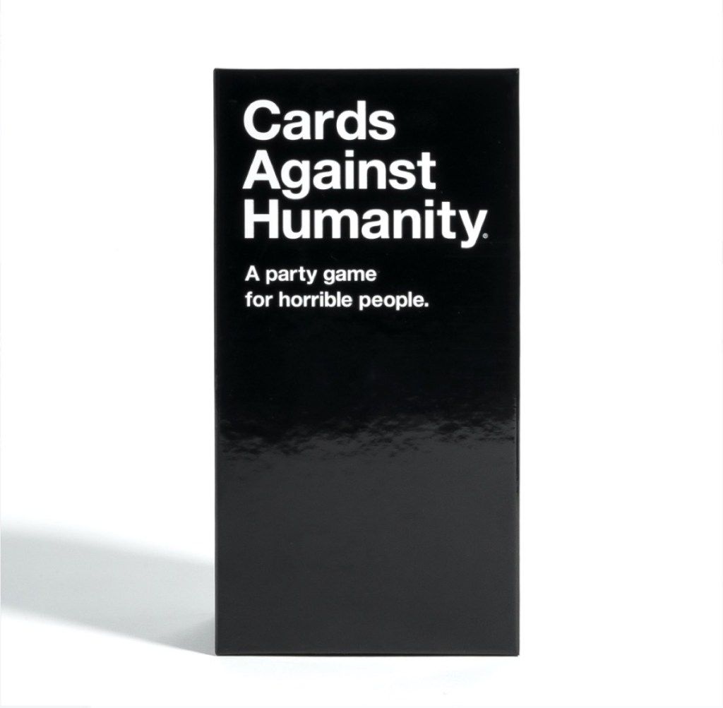 fekete doboz, amely kártyákat tartalmaz az emberiség játékával szemben