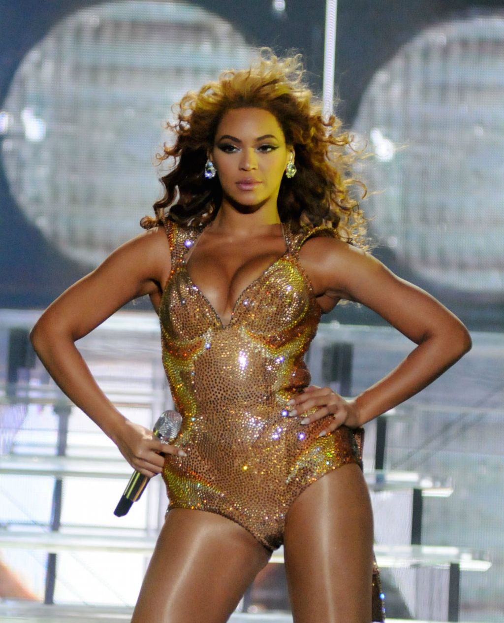 Beyonce power pose wonder woman pose