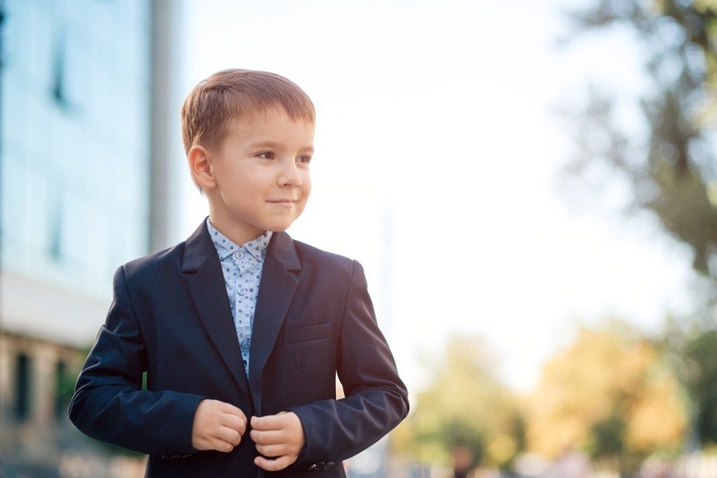 رجل الأعمال الطفل أو الرئيس ، الطفل الأوسط