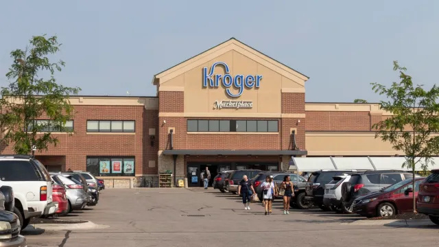 Kroger היא החנות האחרונה שמתרחקת מקופה עצמית