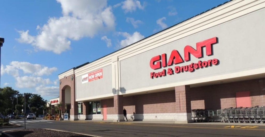 Екстериор на супермаркет The Giant Co.
