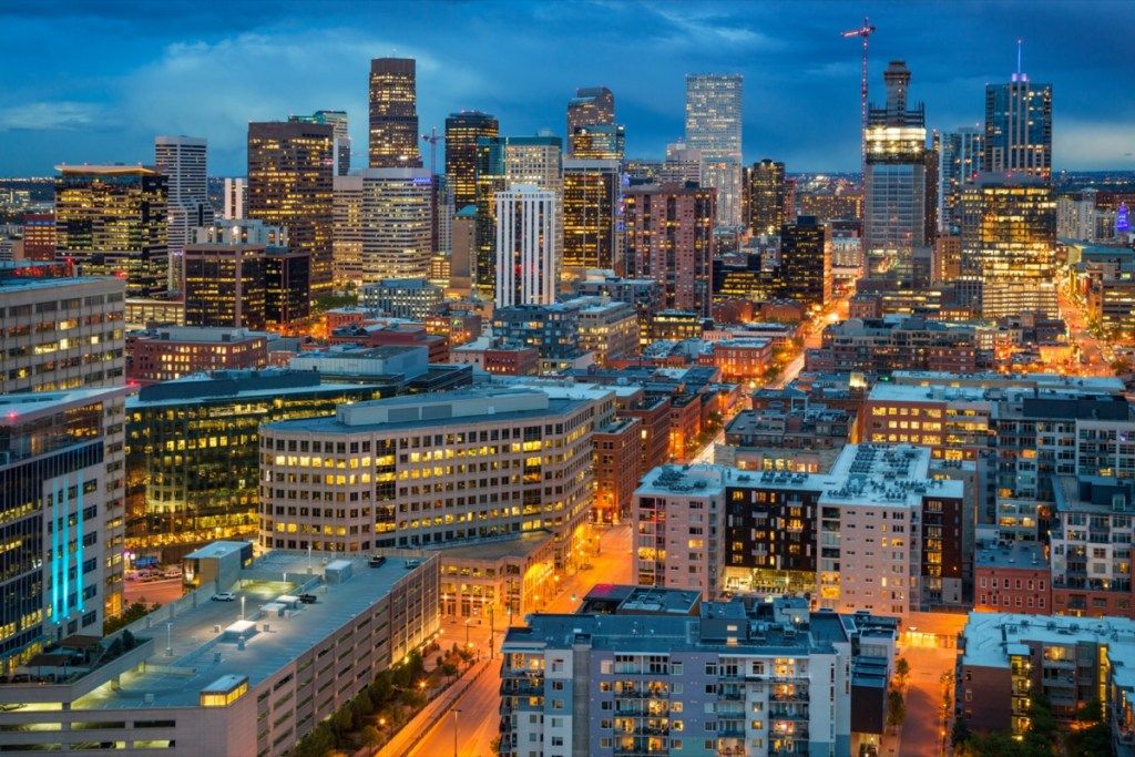 byens skyline i Denver, Colorado om natten
