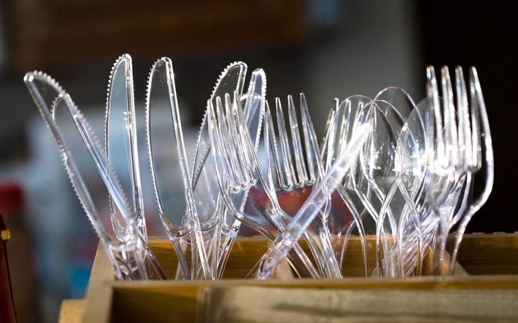 plastikust kahvlid ja noad