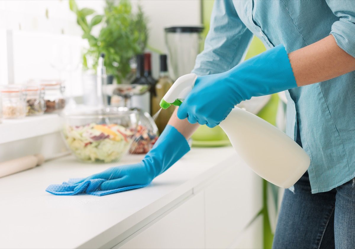 یہاں آپ اپنے گھر کے ہر کمرے کو کتنی بار صاف کریں
