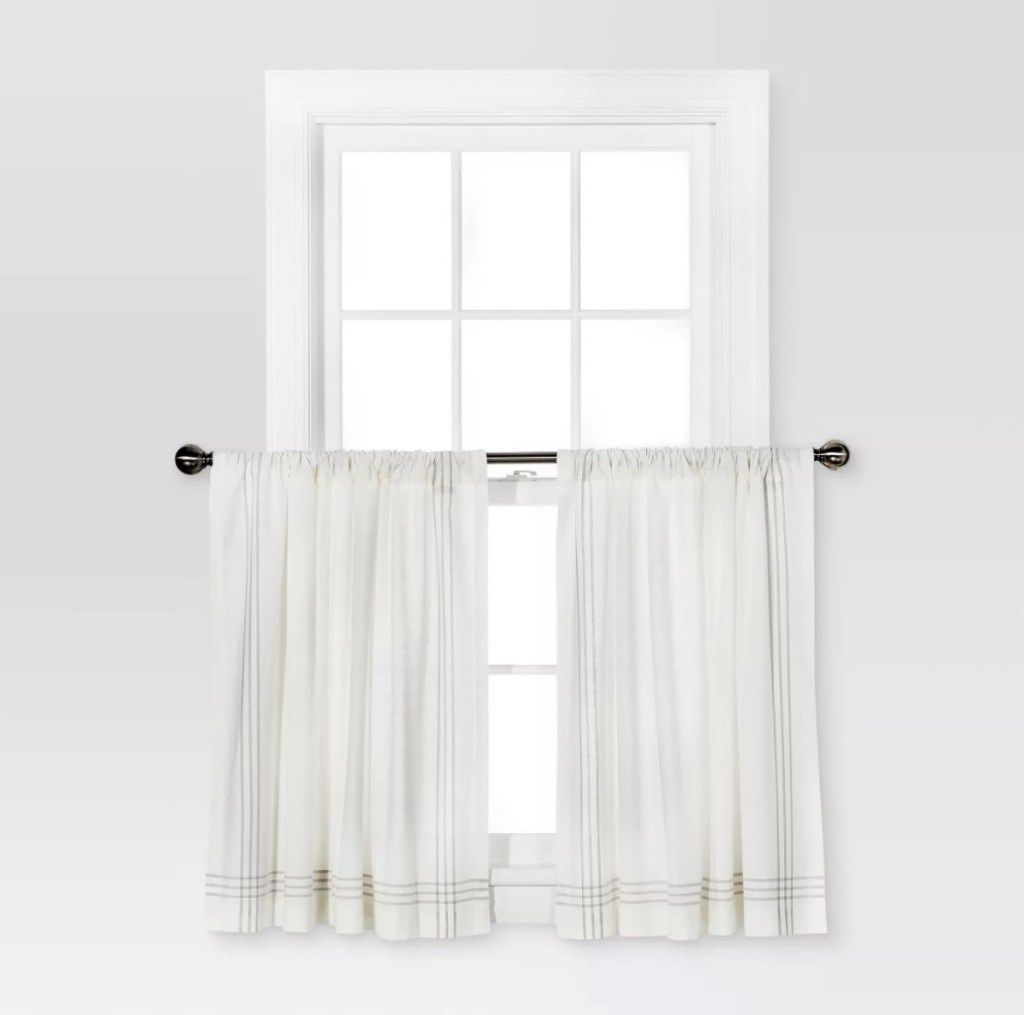 cortinas de café blanco en la ventana de varios paneles, decoraciones de cocina