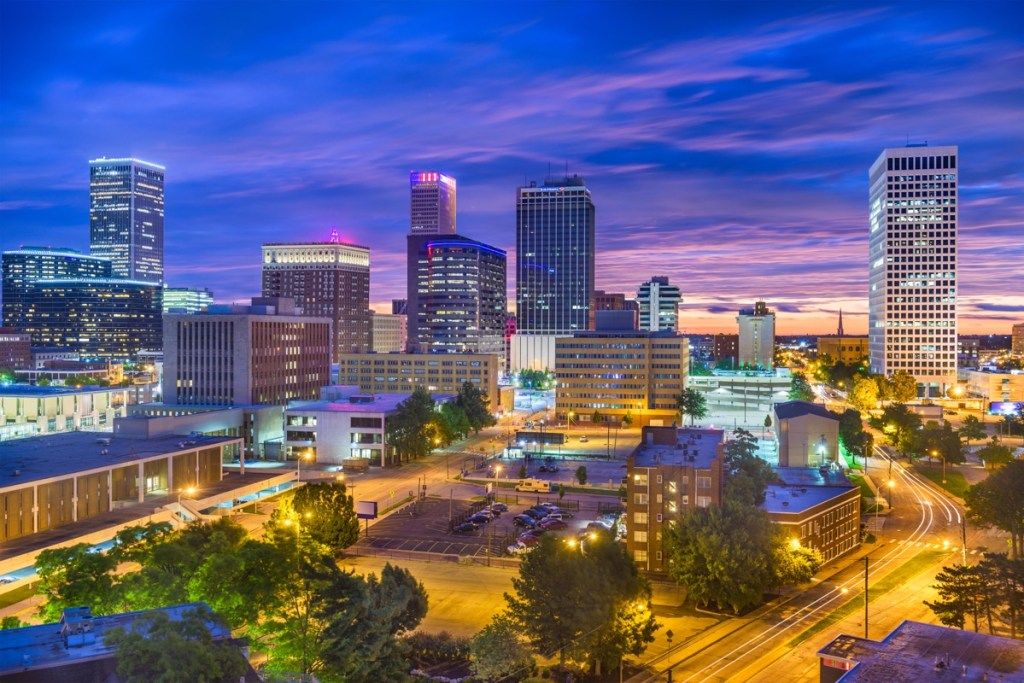 Tulsa, Oklahoma, pada waktu senja.