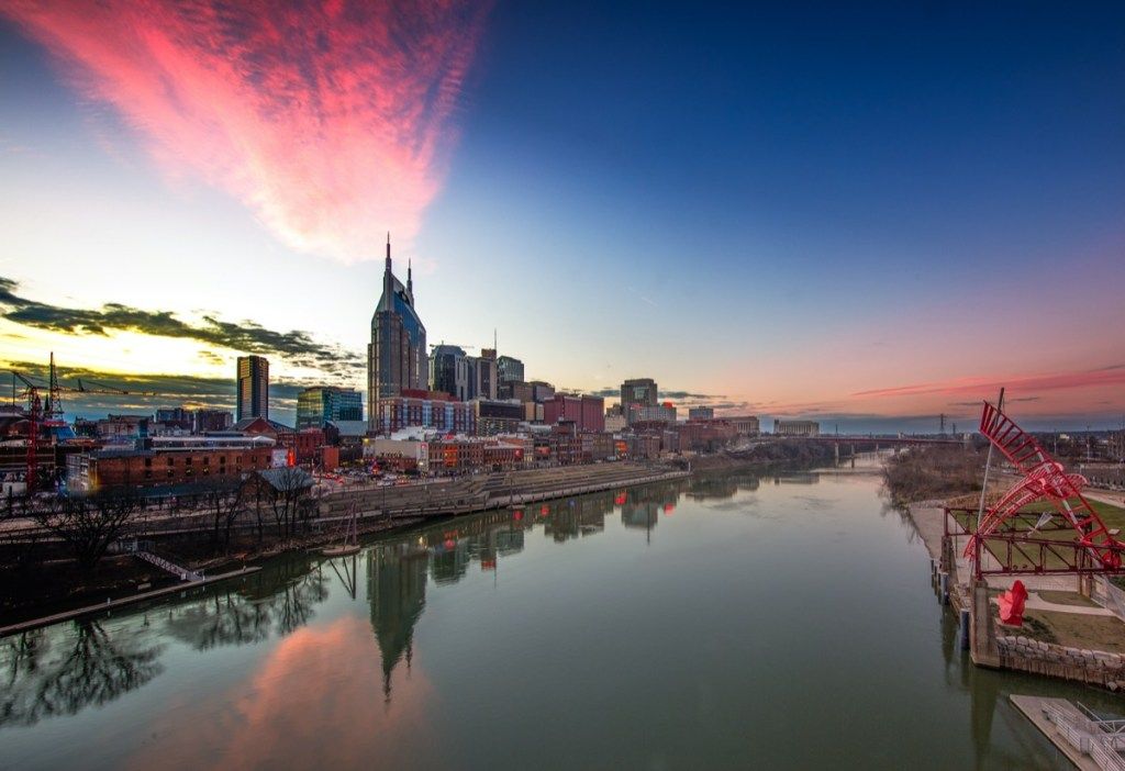 byens skyline og elv i Nashville, Tennessee