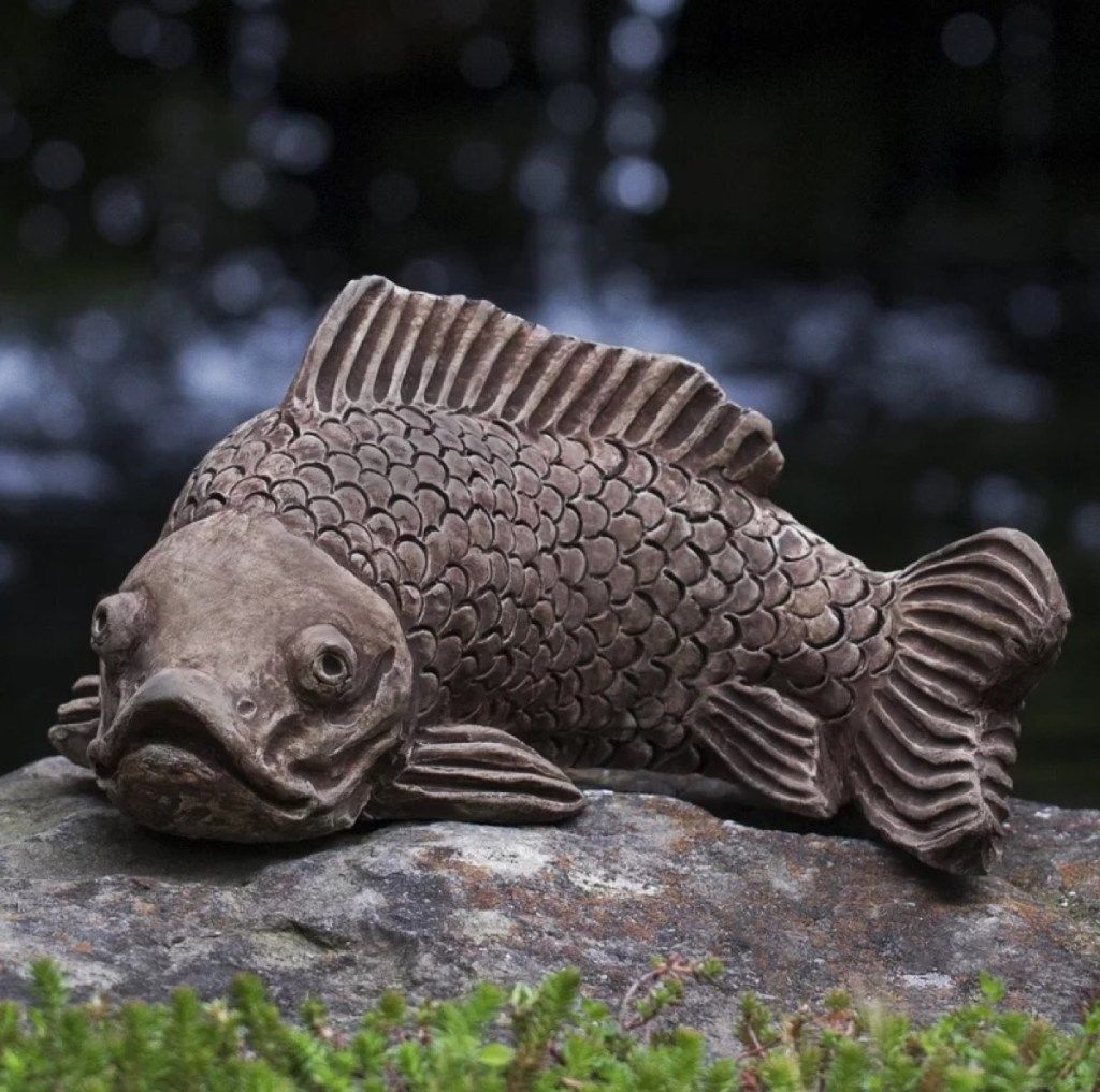 Milžiniška Koi žuvies statula {Bjaurios vejos dekoracijos}