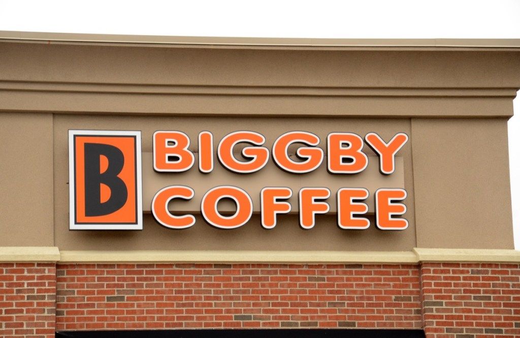 το λογότυπο του καταστήματος μιας καφετερίας Biggby στο Ann Arbor του Μίσιγκαν