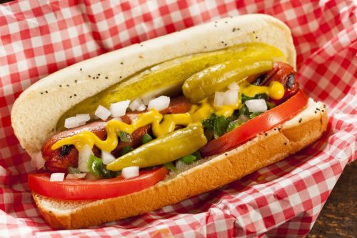   hot dog w stylu chicago