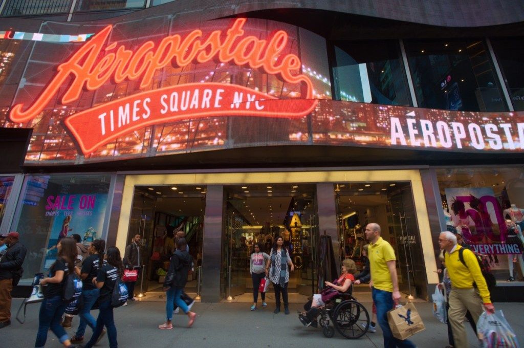 cửa hàng aeropostale ở Times Square