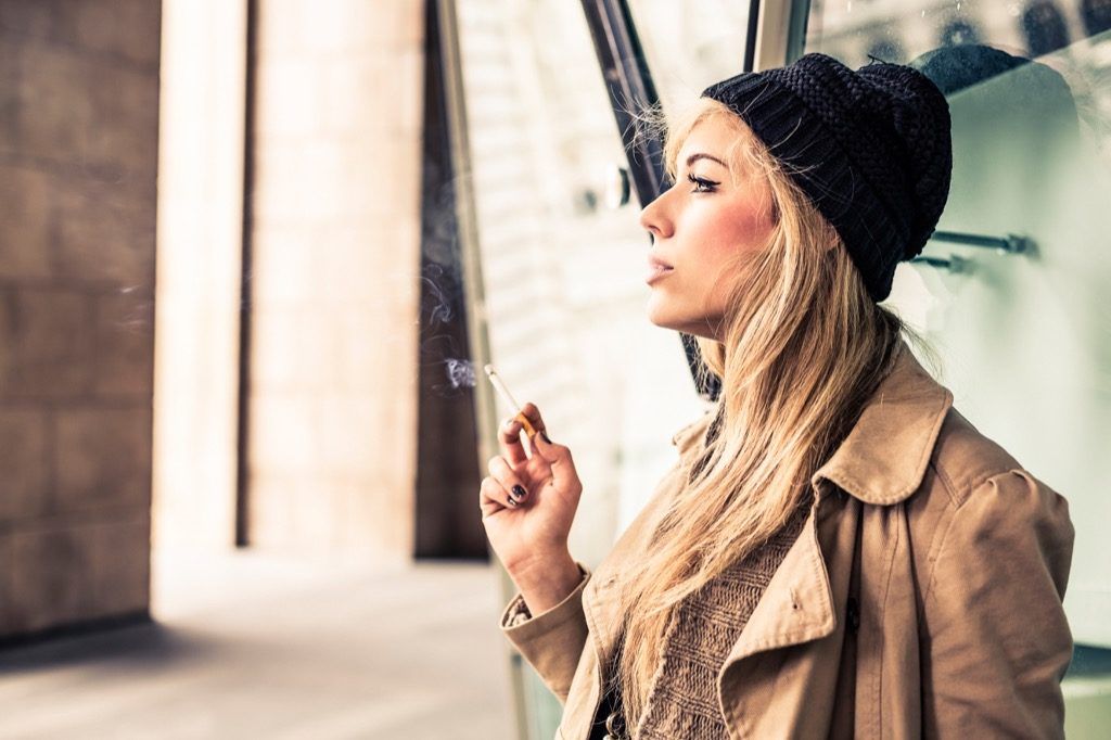 kvinne som røyker - historiske fakta
