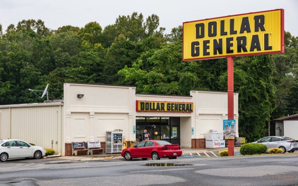 vanjska strana i znak trgovine Dollar General Store u Betlehemu, Pennsylvania