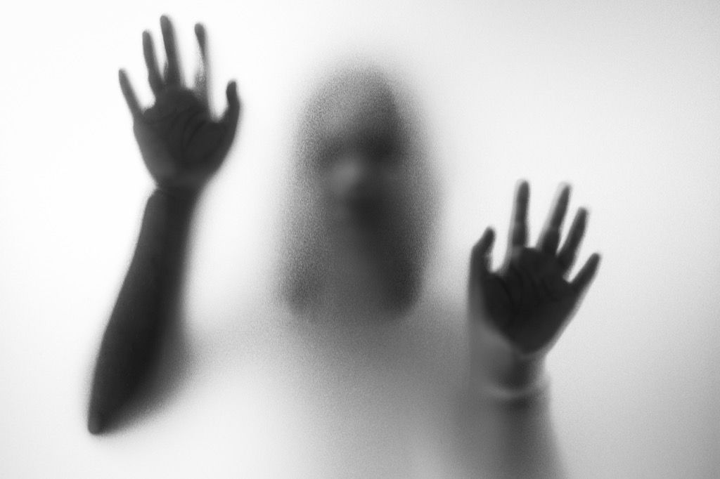 صورة ظلية شبحي لامرأة