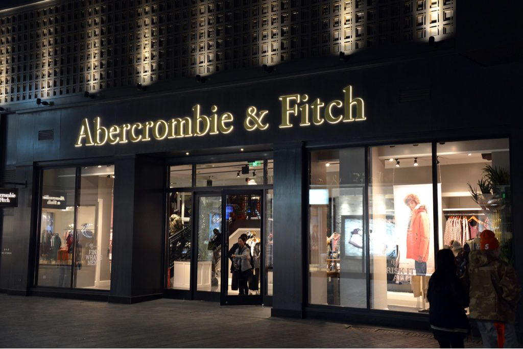 Abercrombie og Fitch Craziest Corporate Policy