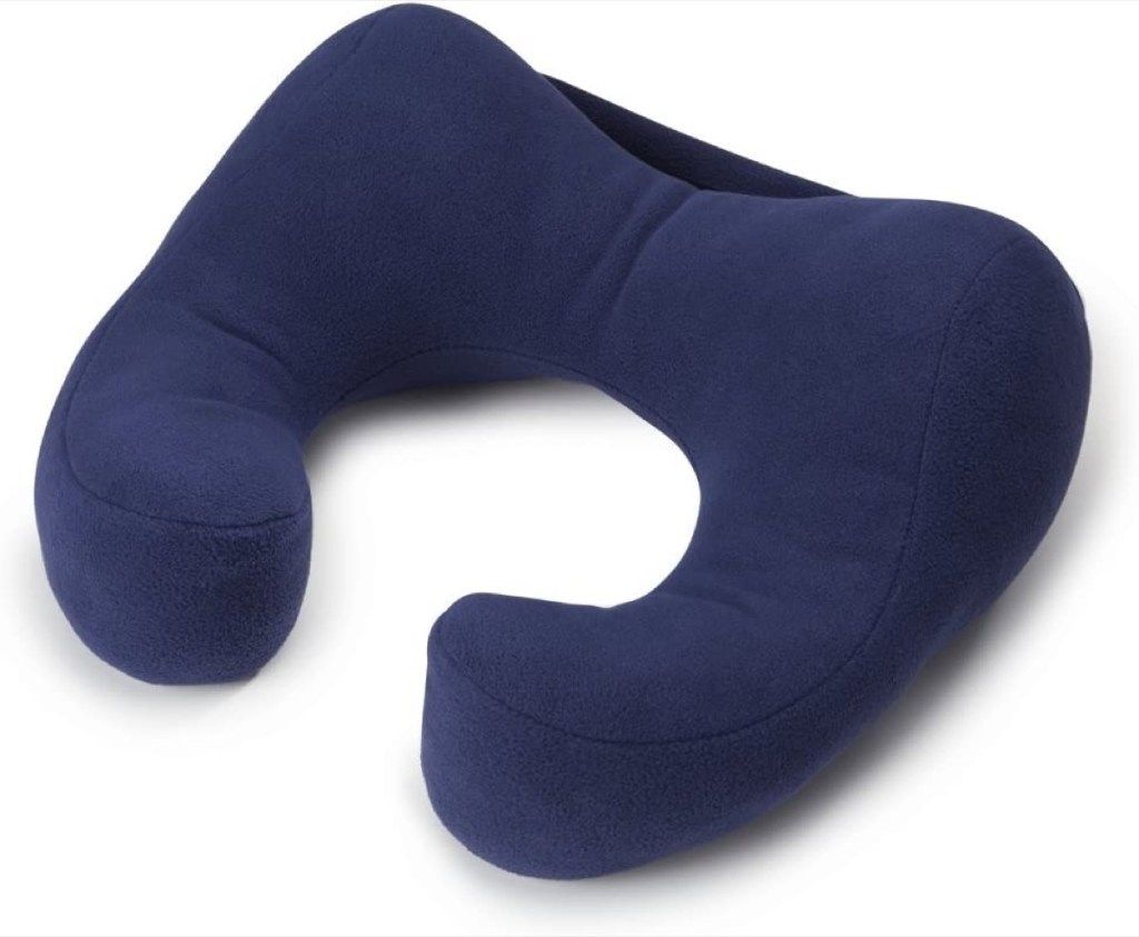 mėlyna apvyniojama kaklo pagalvė