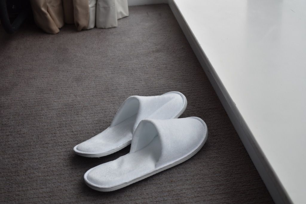 รองเท้าแตะของโรงแรมสิ่งที่ไม่ควรสวมใส่หลังจากอายุ 40 ปี