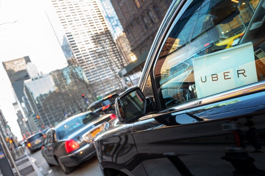 o mașină uber în orașul New York