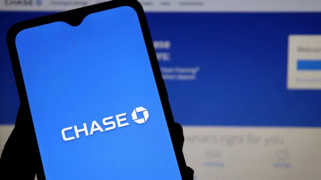 Chase Dibidas kerana Bayaran 'Tidak Wajar' ke atas Pelanggan yang 'Tiada Salah'