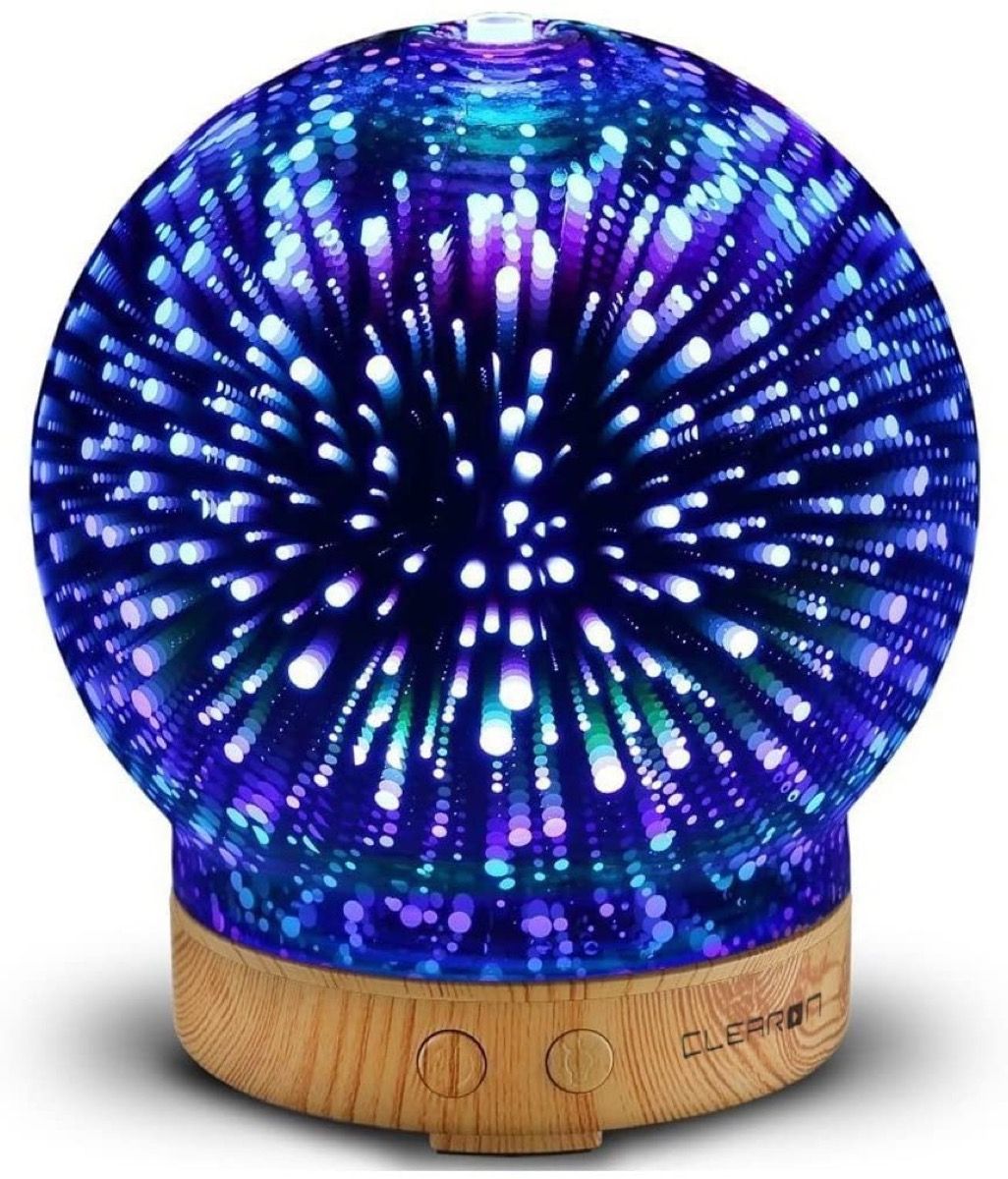 sinise klaasist orbi eeterliku õli hajuti puidust alusel