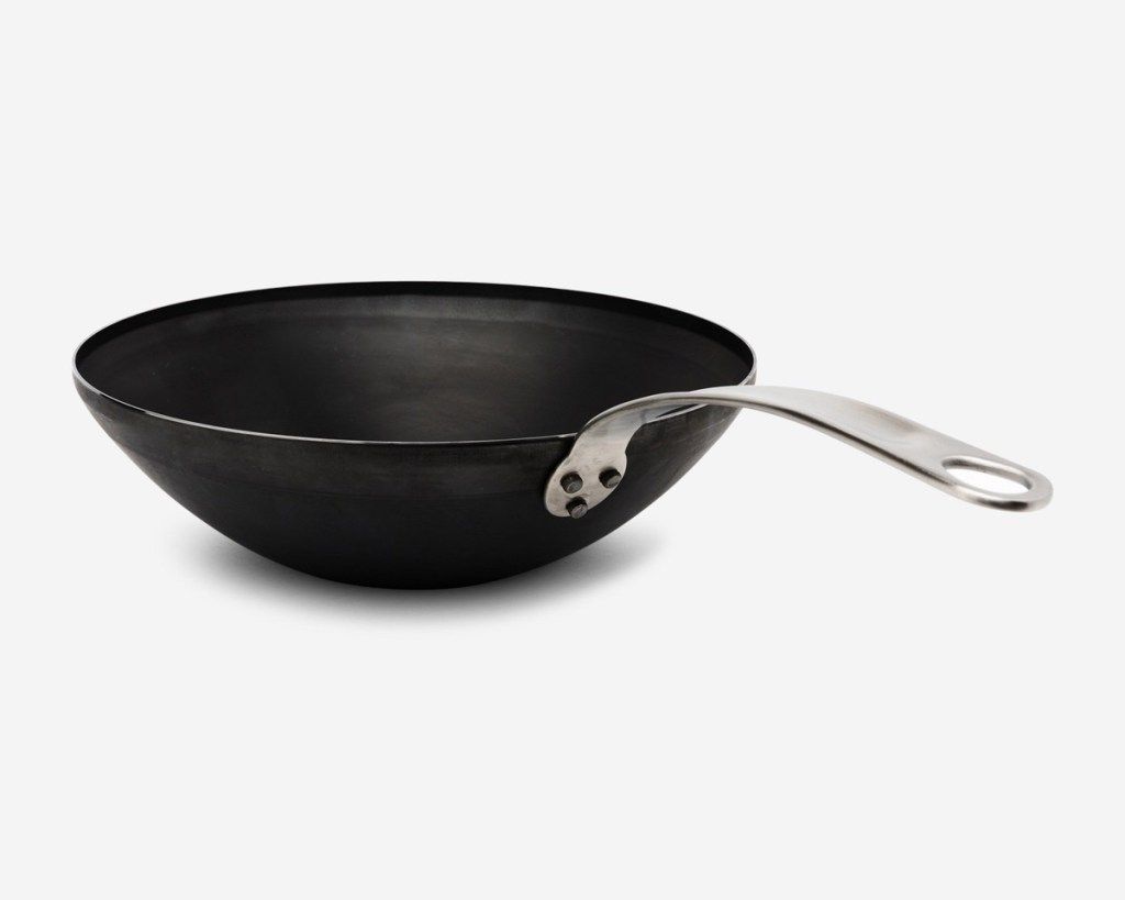 wok negro con mango plateado