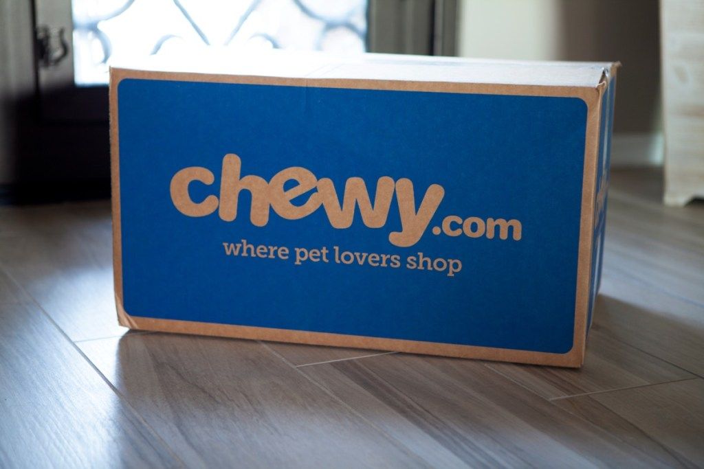 Šunų ėdalo dėžutė iš „Chewy“ {geriausios pigaus šunų maisto vietos}