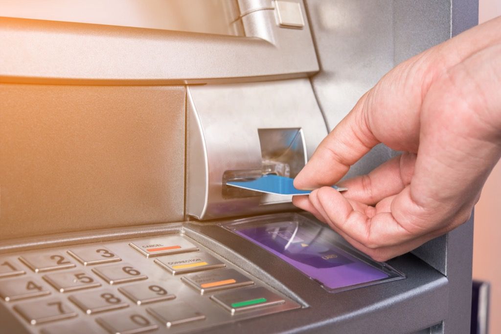 Menarik Uang Dari ATM {Smart Shopping Habits}