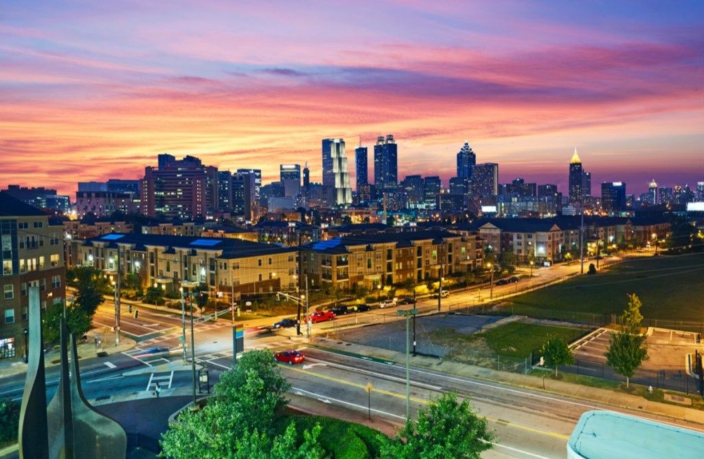снимка на градския пейзаж на Атланта, Джорджия по здрач