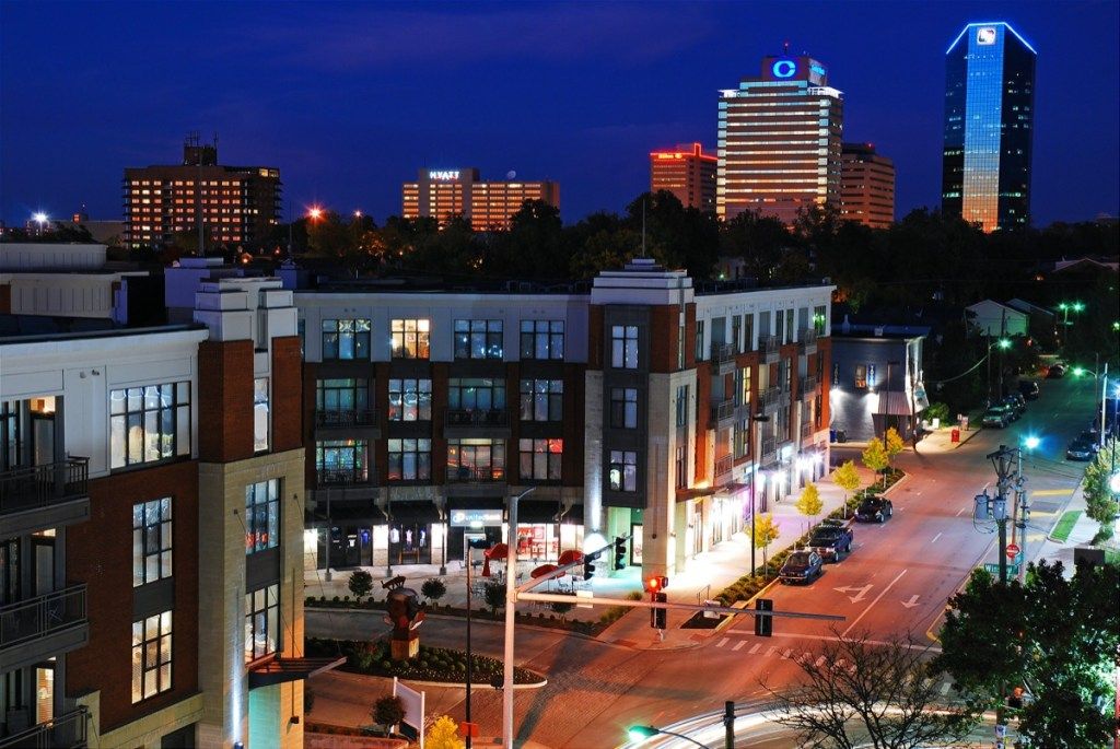 снимка на градския пейзаж на центъра на Лексингтън, Кентъки през нощта