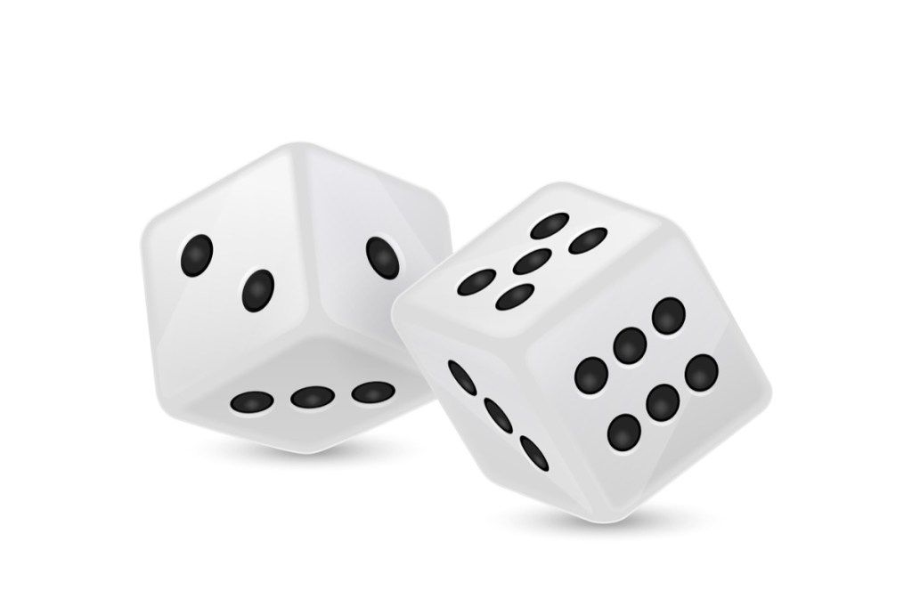 Vektorska ilustracija ikone bijele kockice u realističnoj igri u izolaciji na bijeloj pozadini. Predložak za dizajn kockanja u kockarnicama za aplikacije, web, infografiku, oglašavanje, makete itd