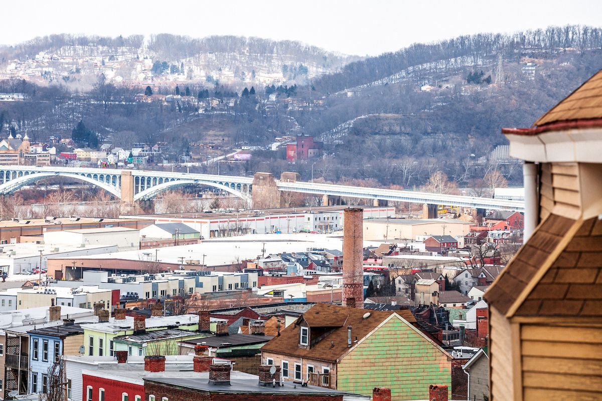 Pogled na mesto s poljskega hriba, Pittsburgh, Pennsylvania, ZDA