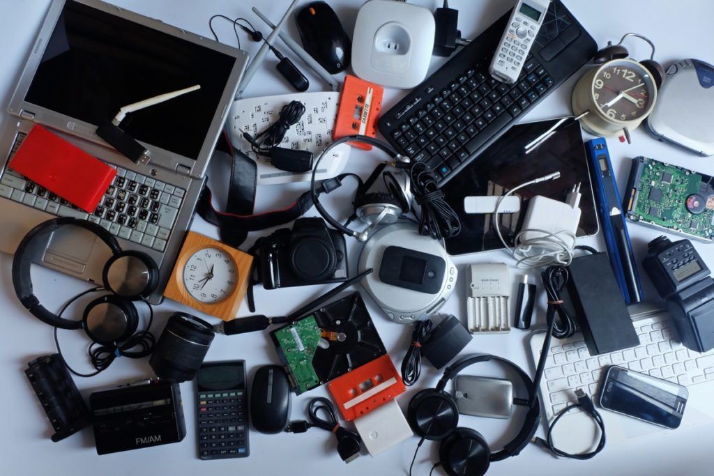 barang elektronik lama membuang barang-barang ini dari rumah Anda untuk kebahagiaan instan