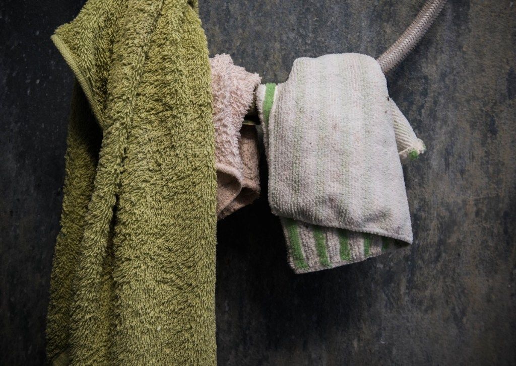 παλιές φθαρμένες πετσέτες, να απαλλαγούμε από σκουπίδια