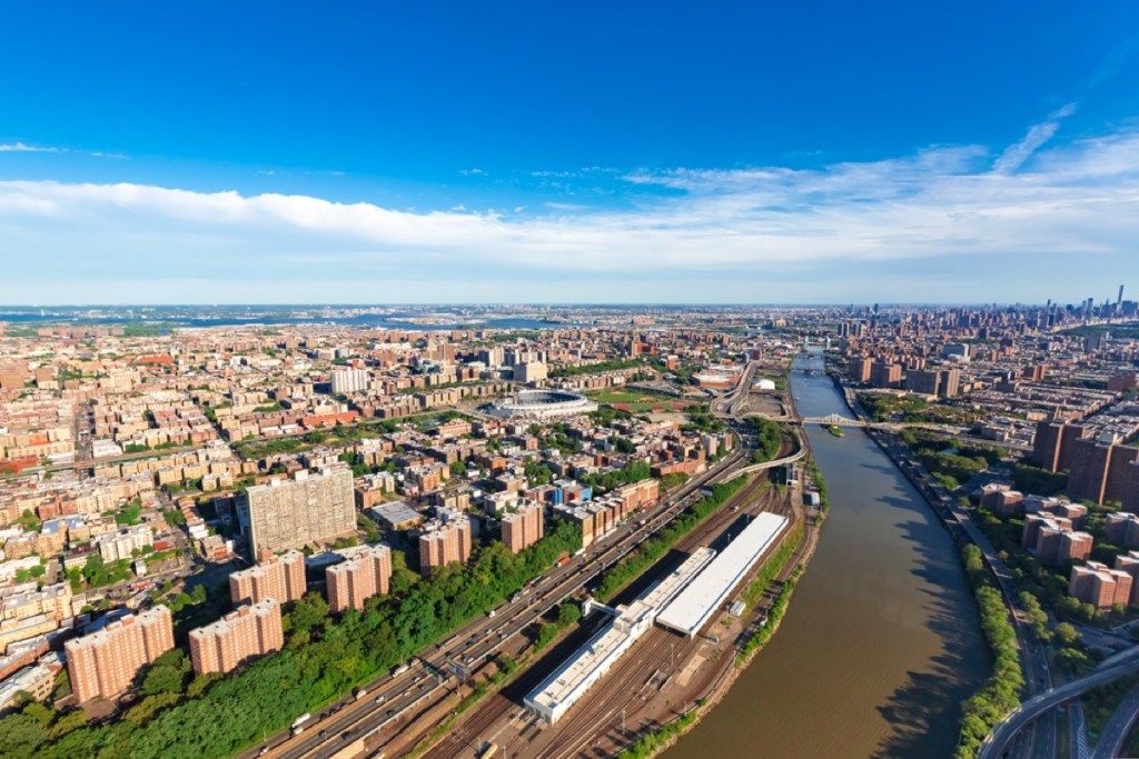 نیو یارک میں برونکس کا فضائی نظارہ
