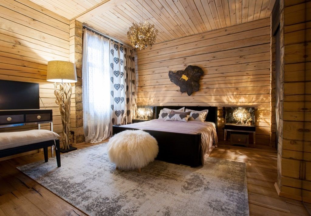 天然木の寝室のインテリアデザインの健康のヒント