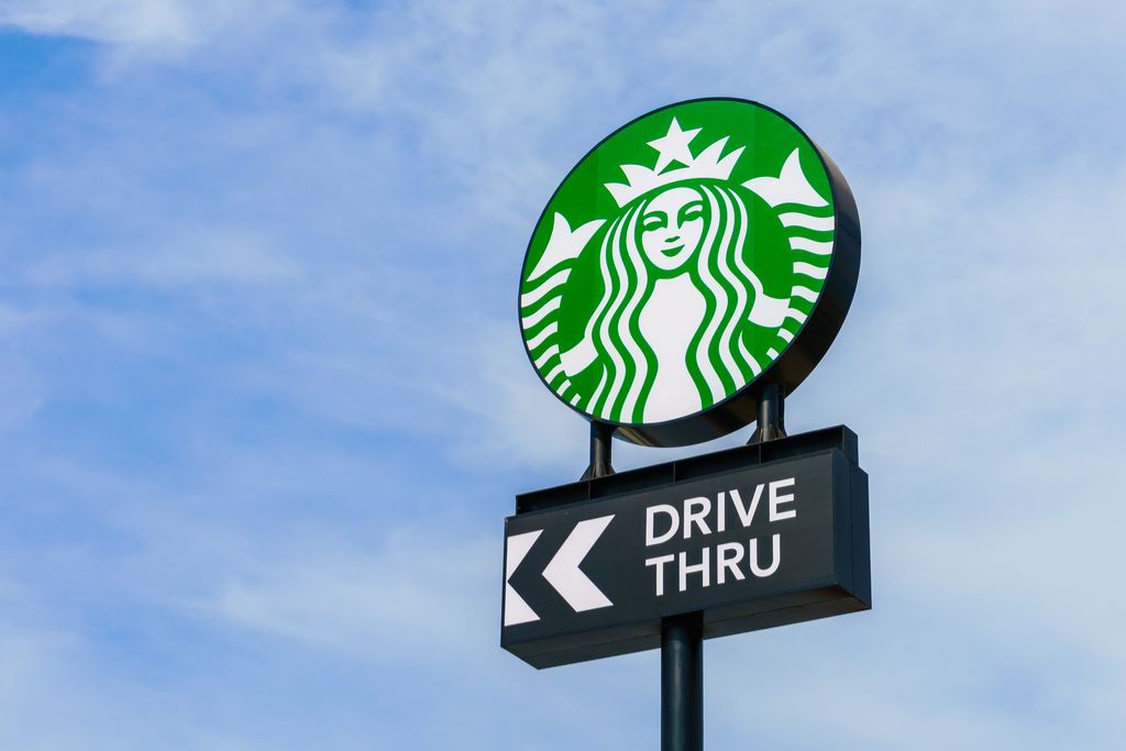 Starbucks vozi skozi znak