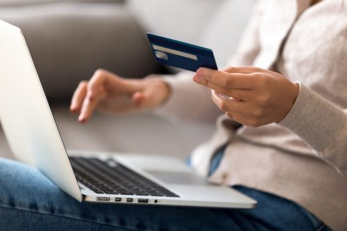   internetten alışveriş yapmak için kredi kartı kullanmak