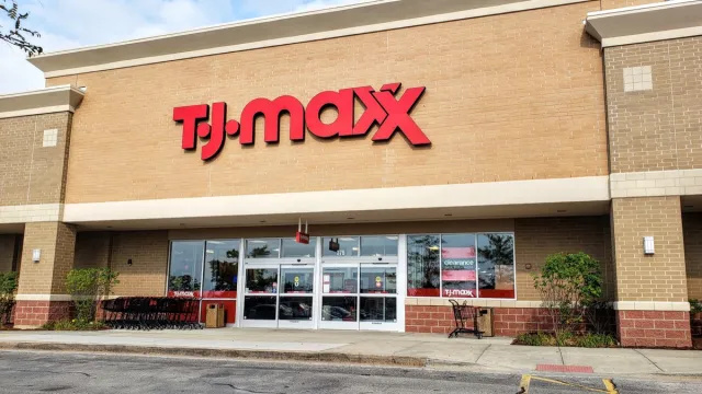 Ostajat väittävät, että T.J. Maxx myy 1,25 dollarin dollarin puutuotteita 40 dollarilla