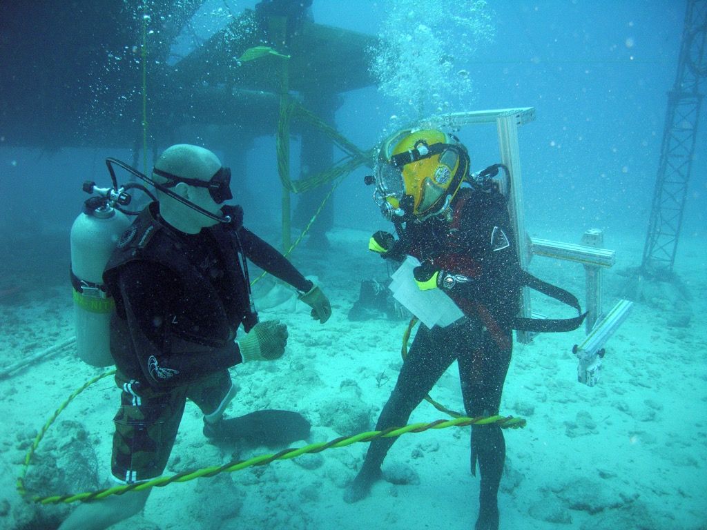 penyelam angkasawan, di bawah air