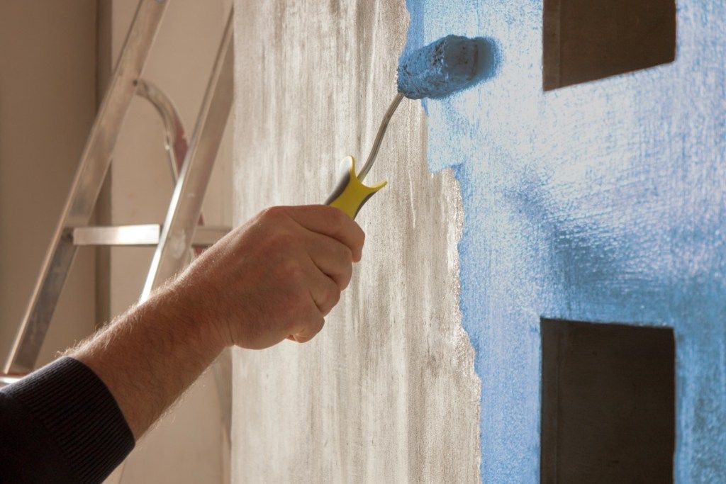 rankomis virtuvės sienos tapyba mėlyna