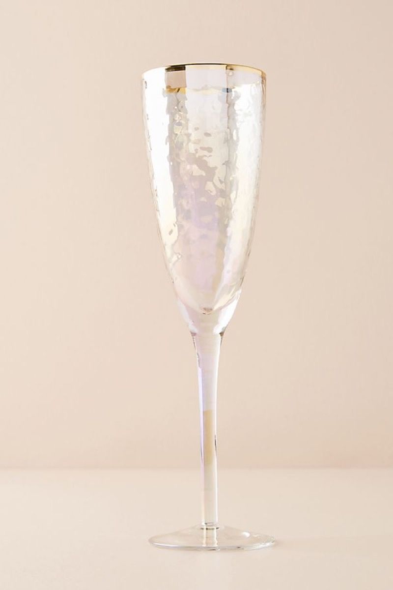 flauta za šampanjac sa šampanjcem u sebi