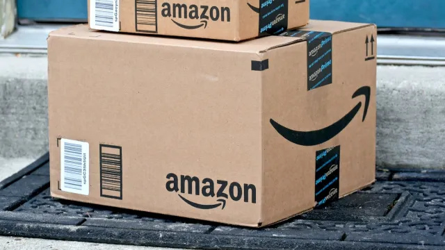 Ostajat hylkäävät Amazonin toimitusviiveistä: 'Siirrytään Walmartiin'