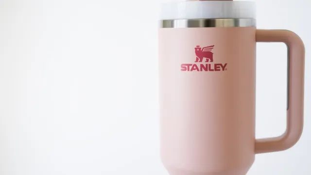 Покупатели Stanley Tumbler утверждают, что их чашки дали положительный результат на свинец